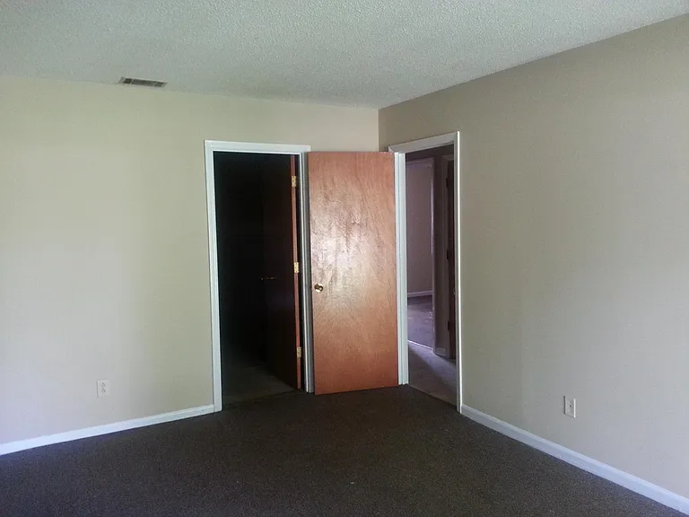 1110 Auburn Dr #B — Photo 3
