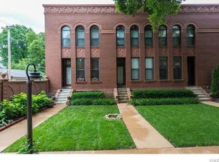 22 Manhattan Mews, Saint Louis, MO