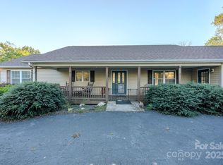 565 Overlook Dr, Spruce Pine, NC 28777