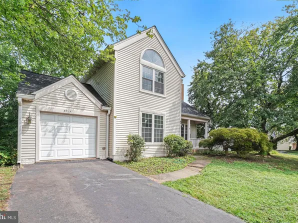 5515 Sequoia Farms Dr, Centreville, VA 20120