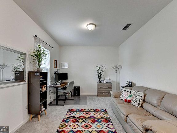 4th image of 415 Knightsbridge Ln