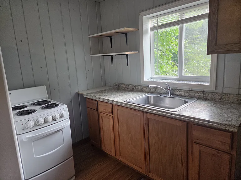 145 S Burgess St — Photo 10