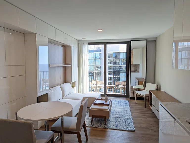 987 Queen St #4110 — Photo 1