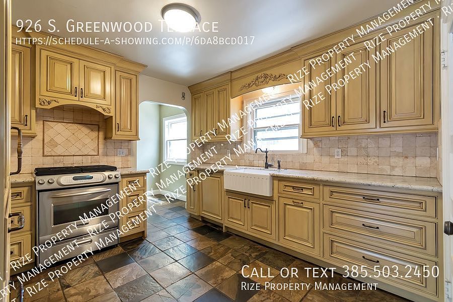1st image of 926 S Greenwood Ter