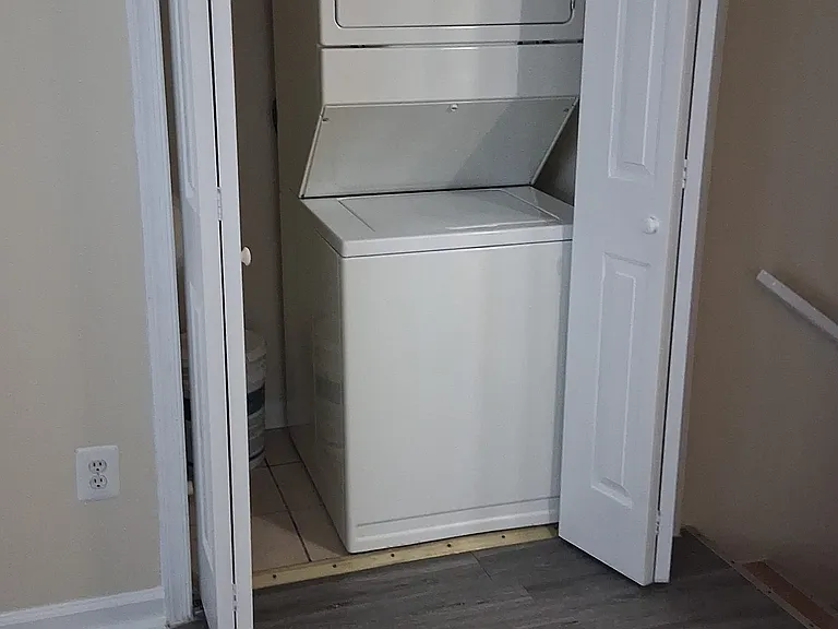 Washer/dryer on main floor