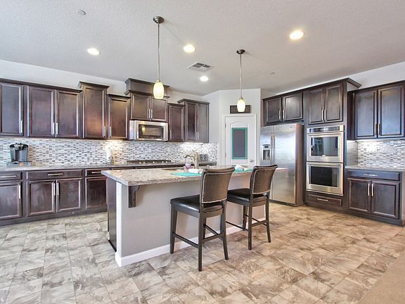 5th image of 218 Capri Pl
