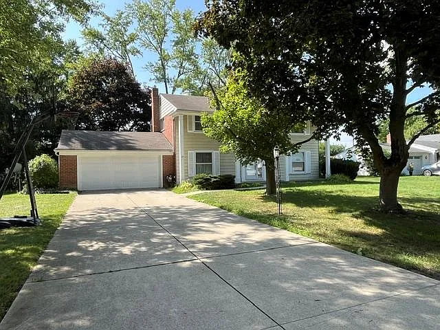 4 bed, 2.5 bath, 1976 sqft, $2,100 — Photo 1