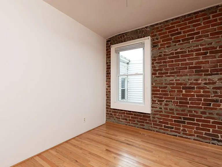 1239 W Cary St #2 — Photo 17