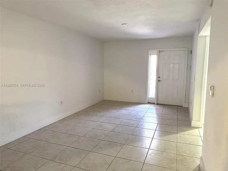 1260 SE 28th Ct #104 — Photo 5