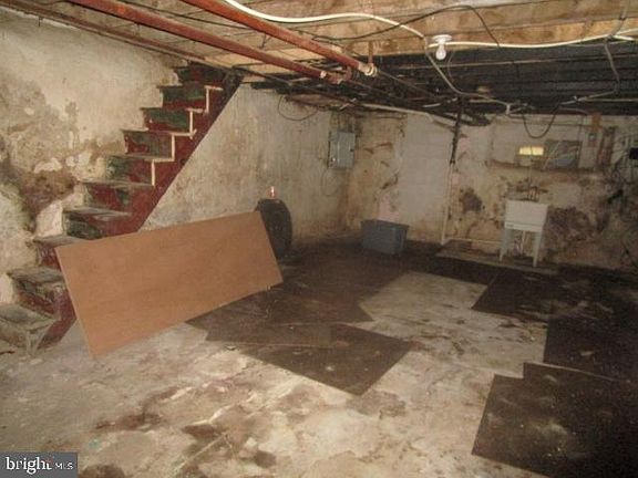 5th image of 4938 N Franklin St