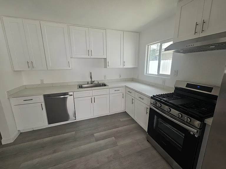 3757 W 182nd St — Photo 7
