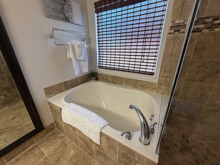 4112 Ellenboro Ln — Photo 16