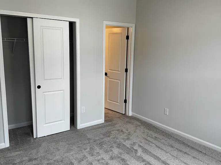 130 Highpointe Dr — Photo 27