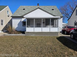 25316 Winton St, Saint Clair Shores, MI