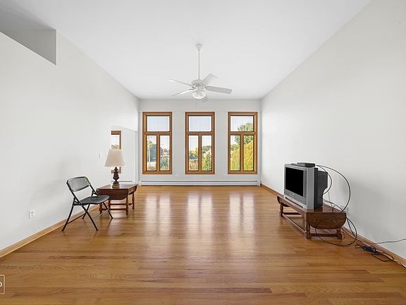 2nd image of 8272 Middlebury Ave