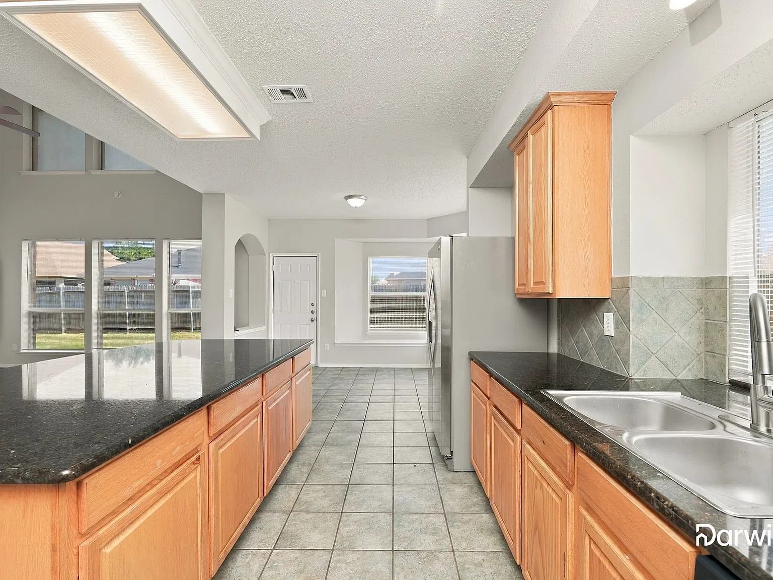 5 bed, 3.5 bath, 3498 sqft, $2,865 — Photo 3