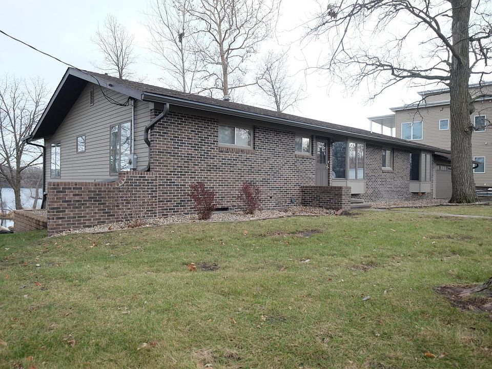 1st image of 324 Lake Dr