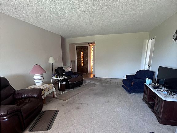 4th image of 321 Lakehurst Rd