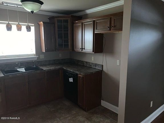 3rd image of 102 Helen Cir