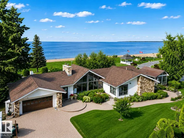 203 Pine Ave, Cold Lake, AB T9M 1E5