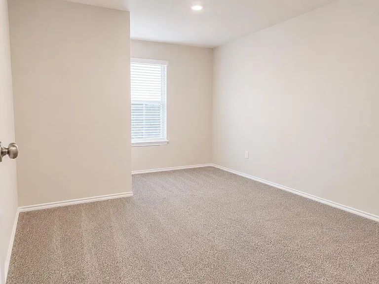 2156 Griffith Dr — Photo 9