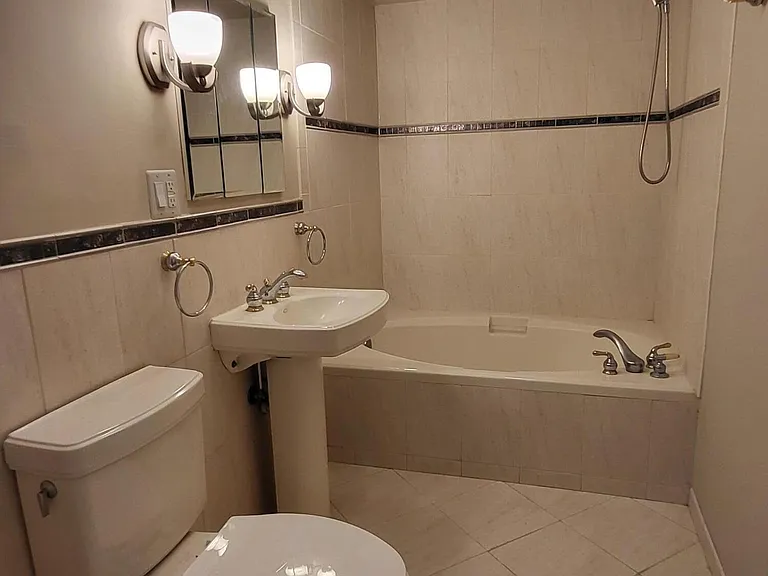 1901 1st St N #203 — Photo 7