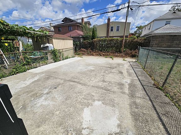 5th image of 7645 167th St