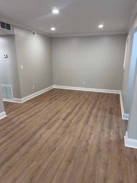 Dining room or office space