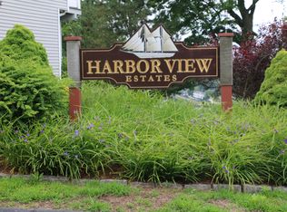 43 Harbor View Ln, Norwich, CT 06360