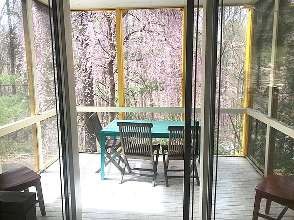 upstairs breakfast nook off kitchen