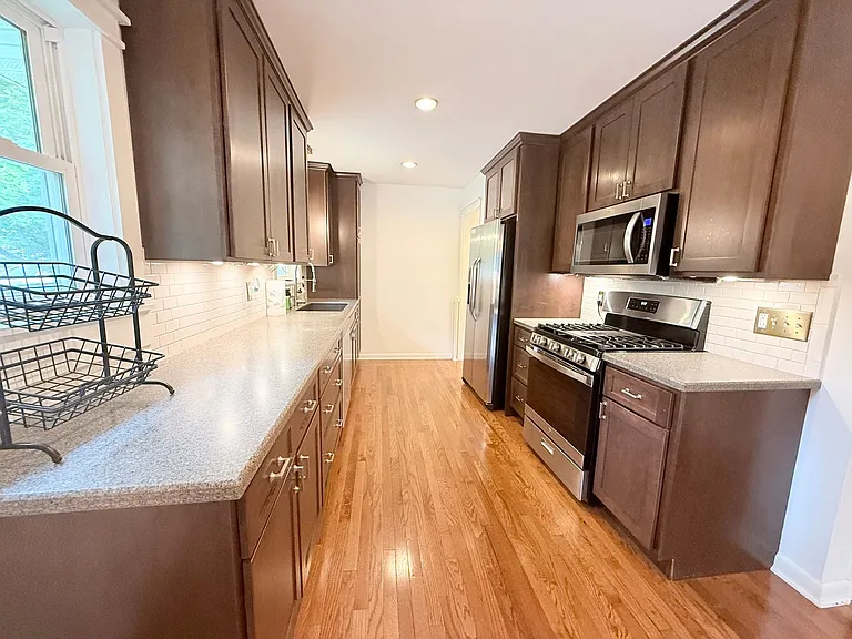 1612 N Roosevelt Ave — Photo 3