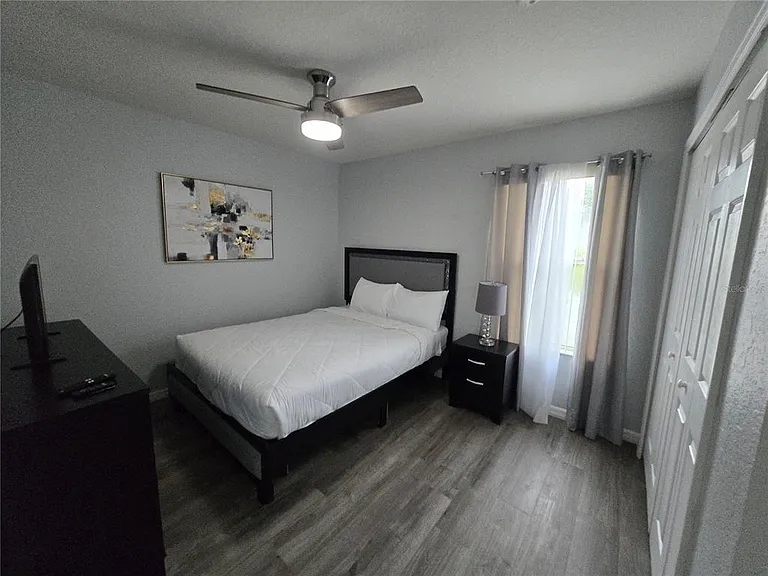 930 Oxford Dr — Photo 32