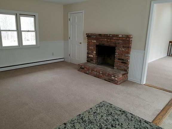 family room w fire place