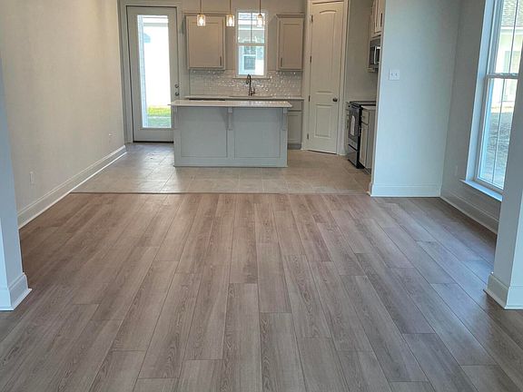 3rd image of 106 Kidd Ln