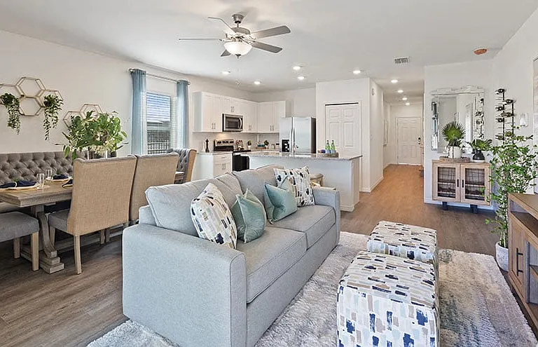 Soluna Townhomes — Photo 2