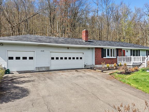 3rd image of 1516 Quaker Lake Rd