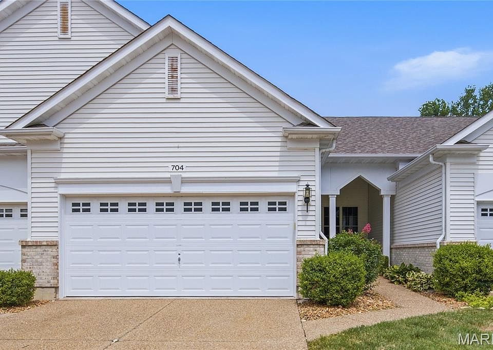 1st image of 704 Harrier Dr #V