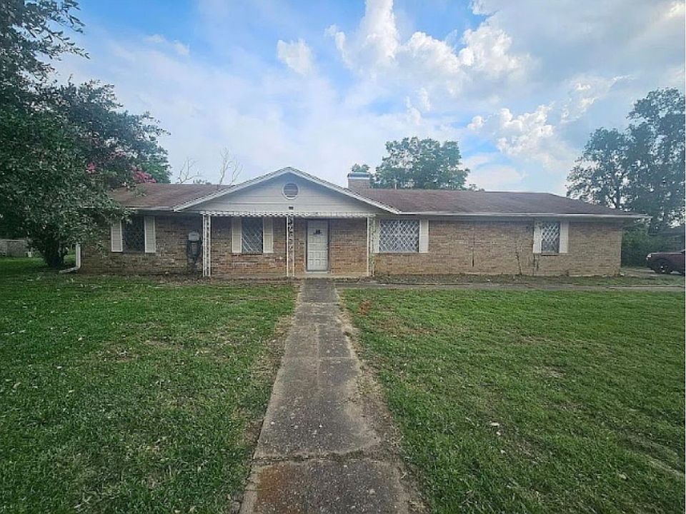 1st image of 802 W 9th St