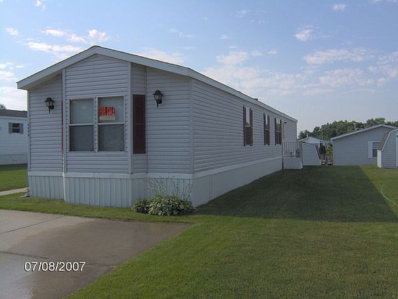 3 car driveway-quiet neighbors