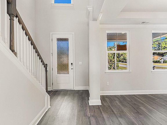 3rd image of 822 Belle Dr.