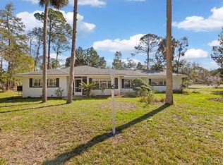 6 Nancy Pkwy, Yankeetown, FL 34498
