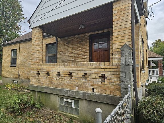 4th image of 948 Woodbriar Ln