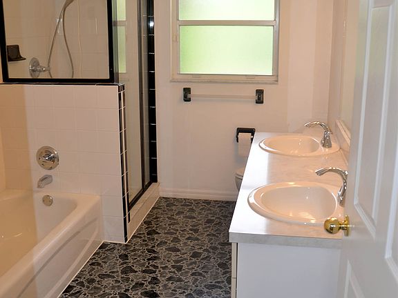 4th image of 32631 Tulsa Ln