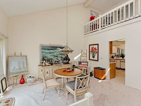 4th image of 32 Wedgewood Ln