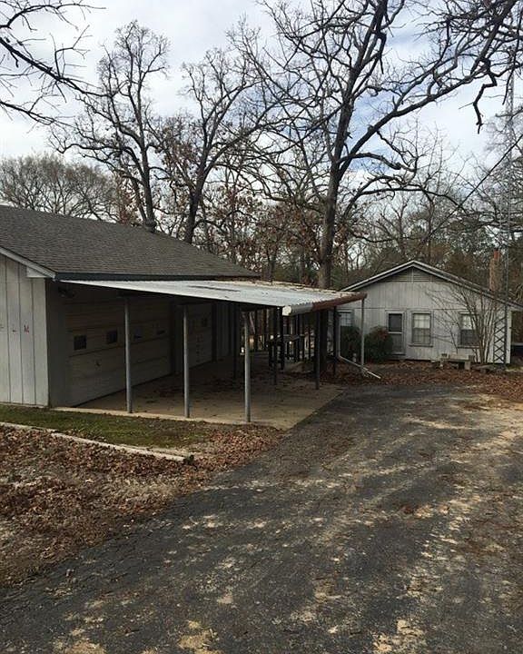2nd image of 715 Elm Dr