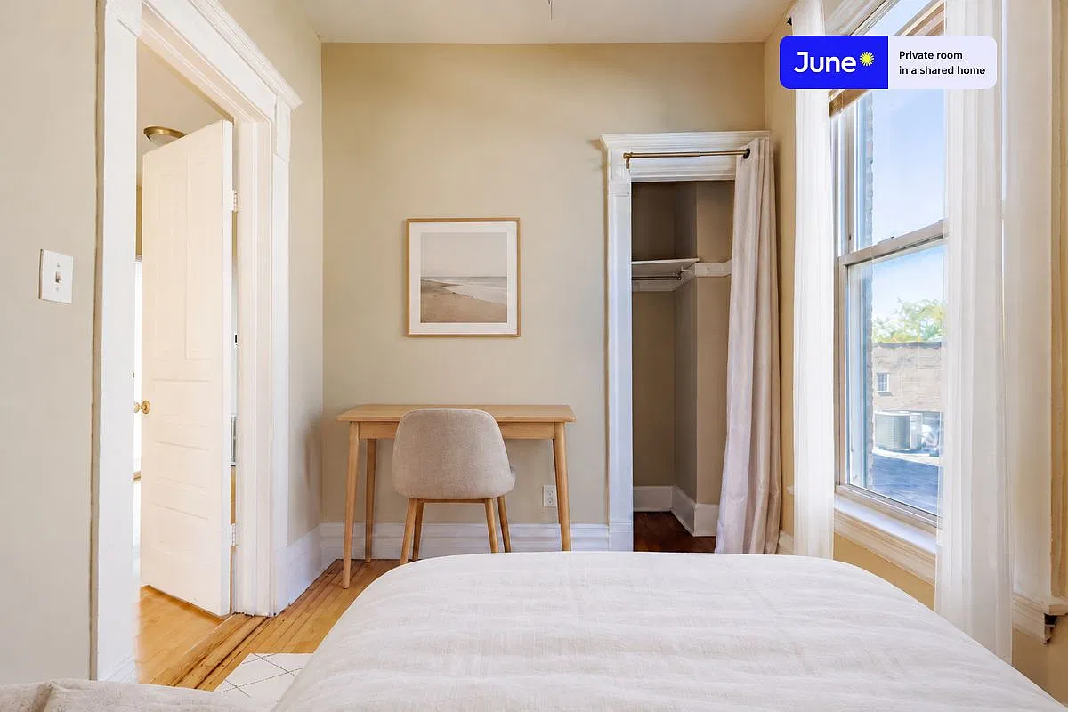 Full bedroom in 4 bed/2 bath home in Wicker Park #1534 C — Photo 1