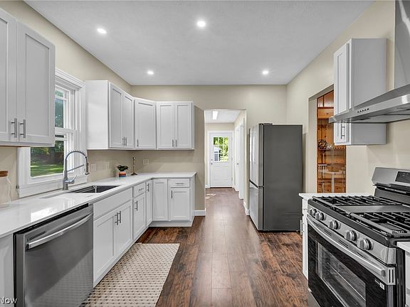 2nd image of 824 W 58th St