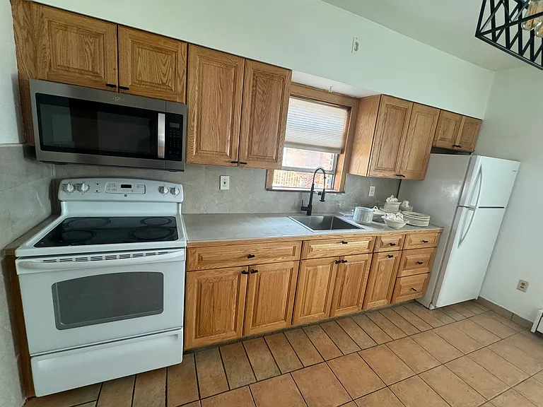 442 Ridge Rd #1R — Photo 6
