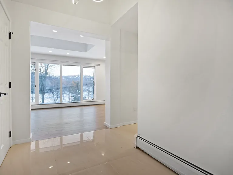 519 E Shore Trl — Photo 2