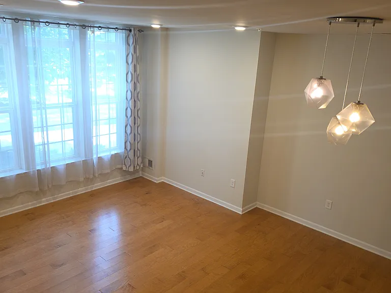 10 Iris Ln #10 — Photo 3